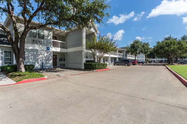 Exterior view - Studio 6 Extended Stay Hotel Northwest Dallas - I-35, Exit 436A