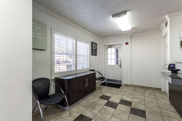  - Studio 6 Extended Stay Hotel Northwest Dallas - I-35, Exit 436A