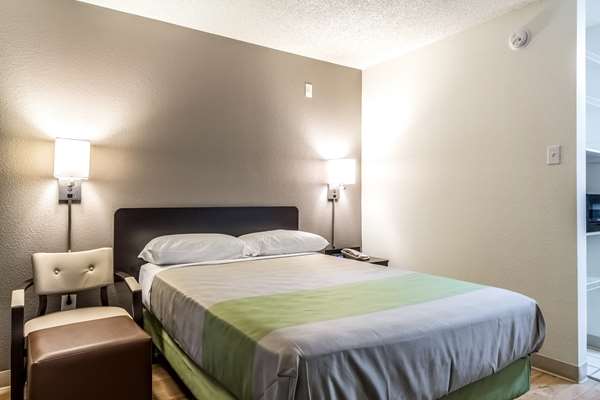  - Studio 6 Extended Stay Hotel Northwest Dallas - I-35, Exit 436A