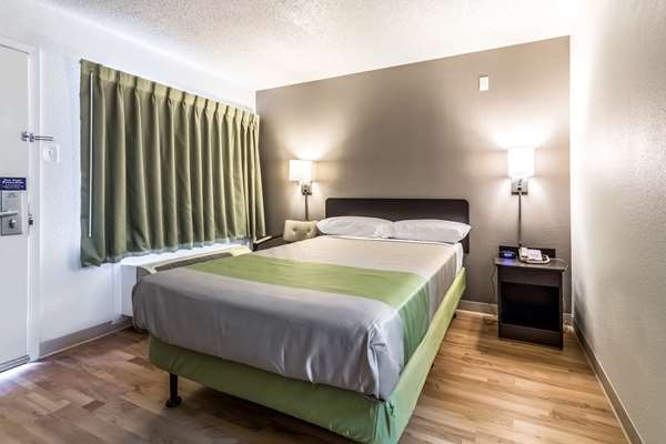  - Studio 6 Extended Stay Hotel Northwest Dallas - I-35, Exit 436A