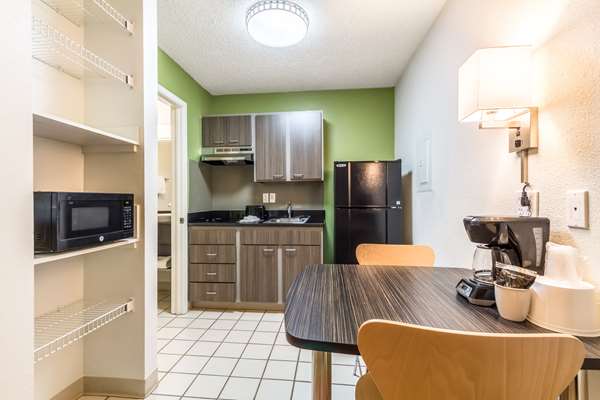  - Studio 6 Extended Stay Hotel Northwest Dallas - I-35, Exit 436A