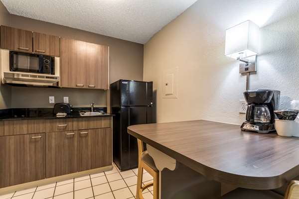  - Studio 6 Extended Stay Hotel Northwest Dallas - I-35, Exit 436A