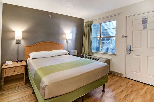  - Studio 6 Extended Stay Hotel South Arlington - I-20, Exit 449