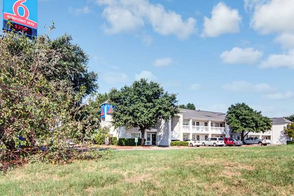 Exterior view - Studio 6 Extended Stay Hotel South Arlington - I-20, Exit 449