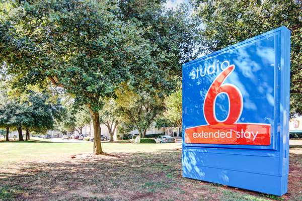 Exterior view - Studio 6 Extended Stay Hotel South Arlington - I-20, Exit 449