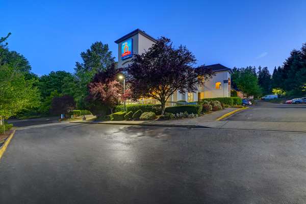 Exterior view - Studio 6 Extended Stay Hotel North Mountlake Terrace - I-5, Exit 177