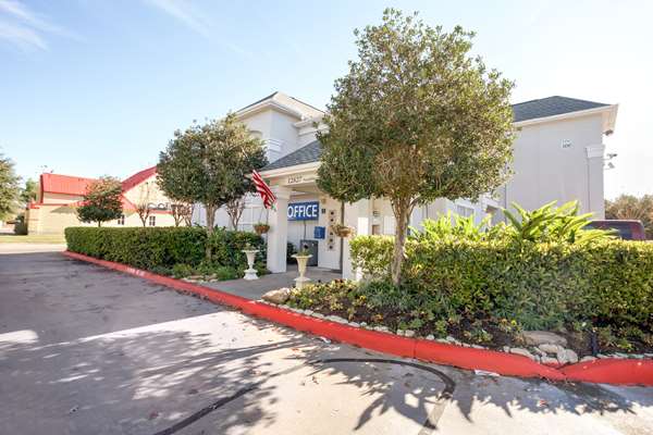 Exterior view - -Studio 6 Extended Stay Hotel Stafford - I-69, Exit 112