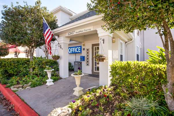 Exterior view - -Studio 6 Extended Stay Hotel Stafford - I-69, Exit 112