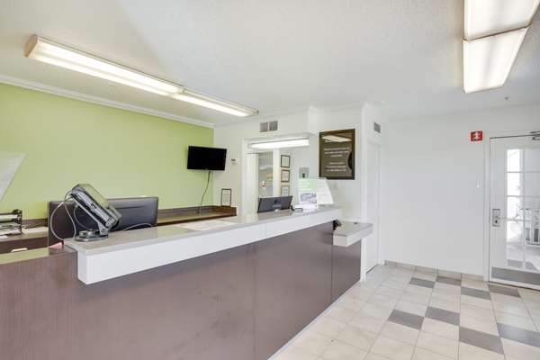  - -Studio 6 Extended Stay Hotel Stafford - I-69, Exit 112