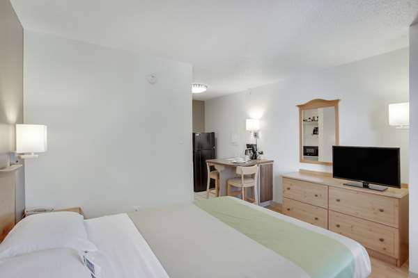  - -Studio 6 Extended Stay Hotel Stafford - I-69, Exit 112