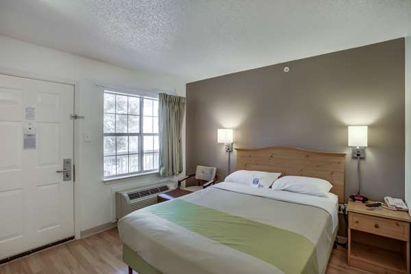  - -Studio 6 Extended Stay Hotel Stafford - I-69, Exit 112