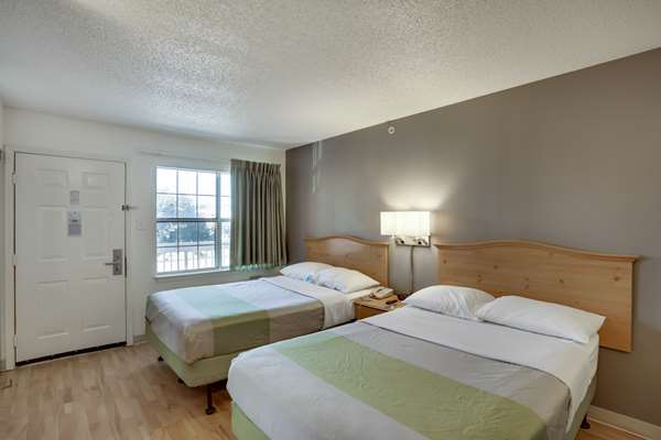  - -Studio 6 Extended Stay Hotel Stafford - I-69, Exit 112