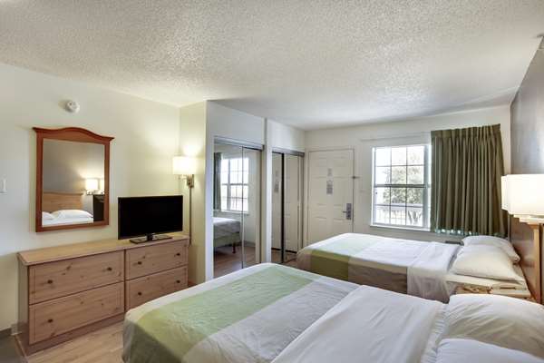  - -Studio 6 Extended Stay Hotel Stafford - I-69, Exit 112
