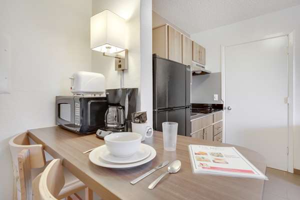  - -Studio 6 Extended Stay Hotel Stafford - I-69, Exit 112