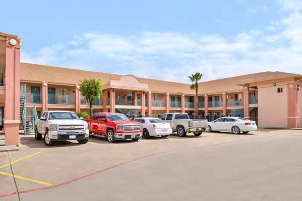 Exterior view - Americas Best Value Inn Clute