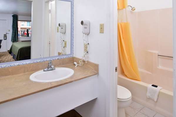  - Americas Best Value Inn Clute