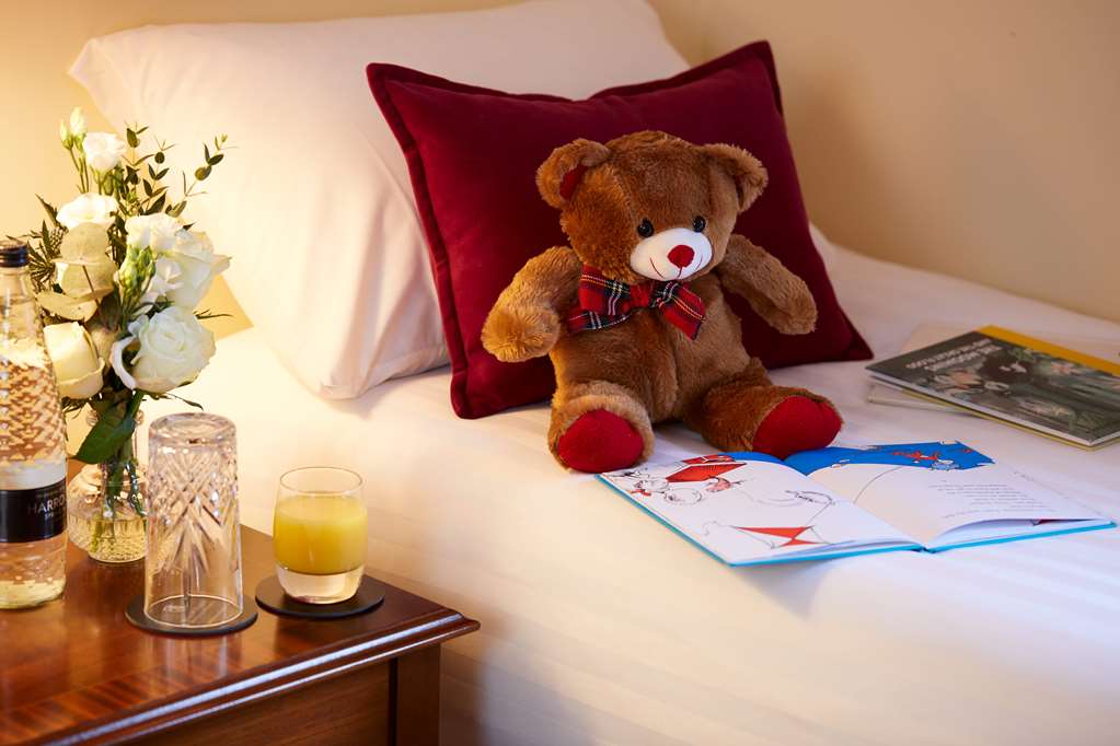 Macdonald Berystede-guestroom-Guest Room,On-Site.jpg