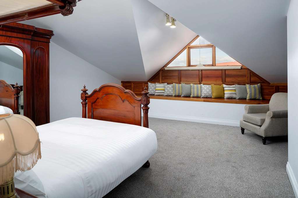Rydges Hobart-guestroom-Guest Room,Suite,On-Site.jpg