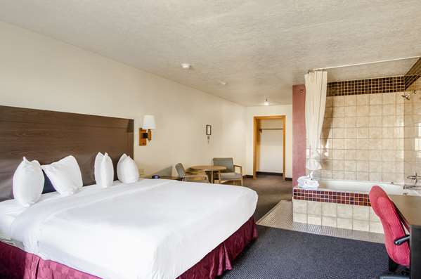 Suite - Americas Best Value Inn & Suites Fort Collins - I-25, Exit 269