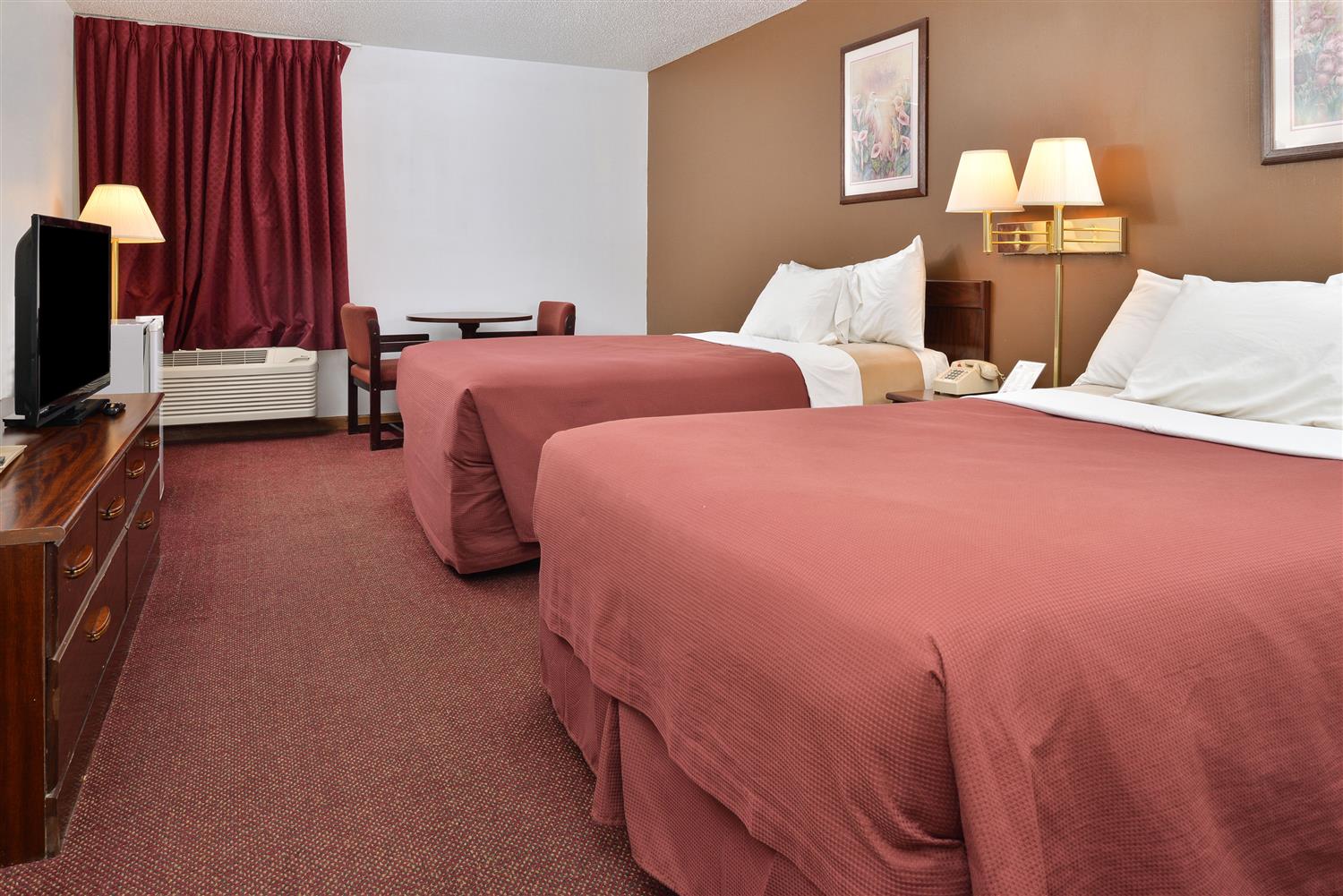 2 Double Beds Non-Smoking image