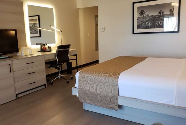  - Ramada Inn Airport Burbank - I-5, Exit 148