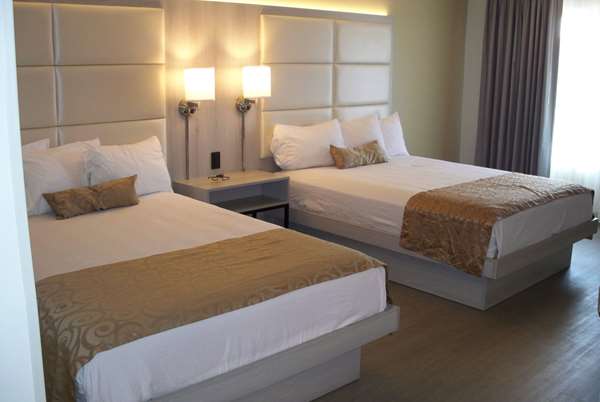  - Ramada Inn Airport Burbank - I-5, Exit 148