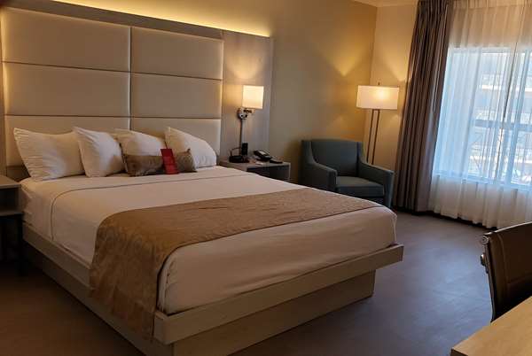  - Ramada Inn Airport Burbank - I-5, Exit 148