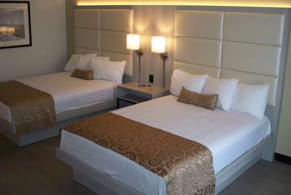  - Ramada Inn Airport Burbank - I-5, Exit 148