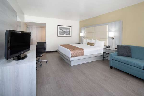  - Ramada Inn Airport Burbank - I-5, Exit 148