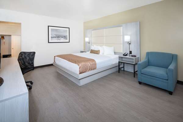  - Ramada Inn Airport Burbank - I-5, Exit 148