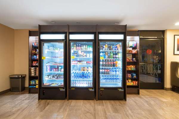  - Ramada Inn Airport Burbank - I-5, Exit 148