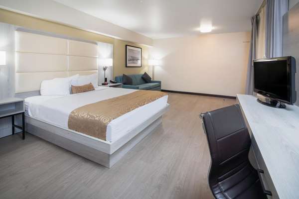  - Ramada Inn Airport Burbank - I-5, Exit 148
