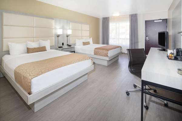  - Ramada Inn Airport Burbank - I-5, Exit 148