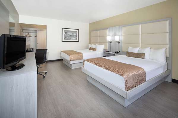  - Ramada Inn Airport Burbank - I-5, Exit 148