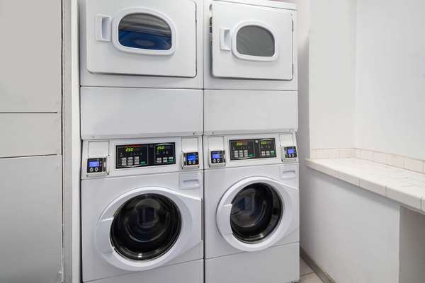 Amenities - Ramada Inn Airport Burbank - I-5, Exit 148