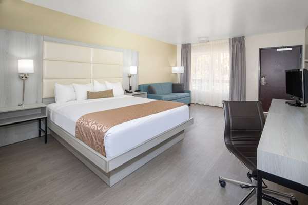  - Ramada Inn Airport Burbank - I-5, Exit 148