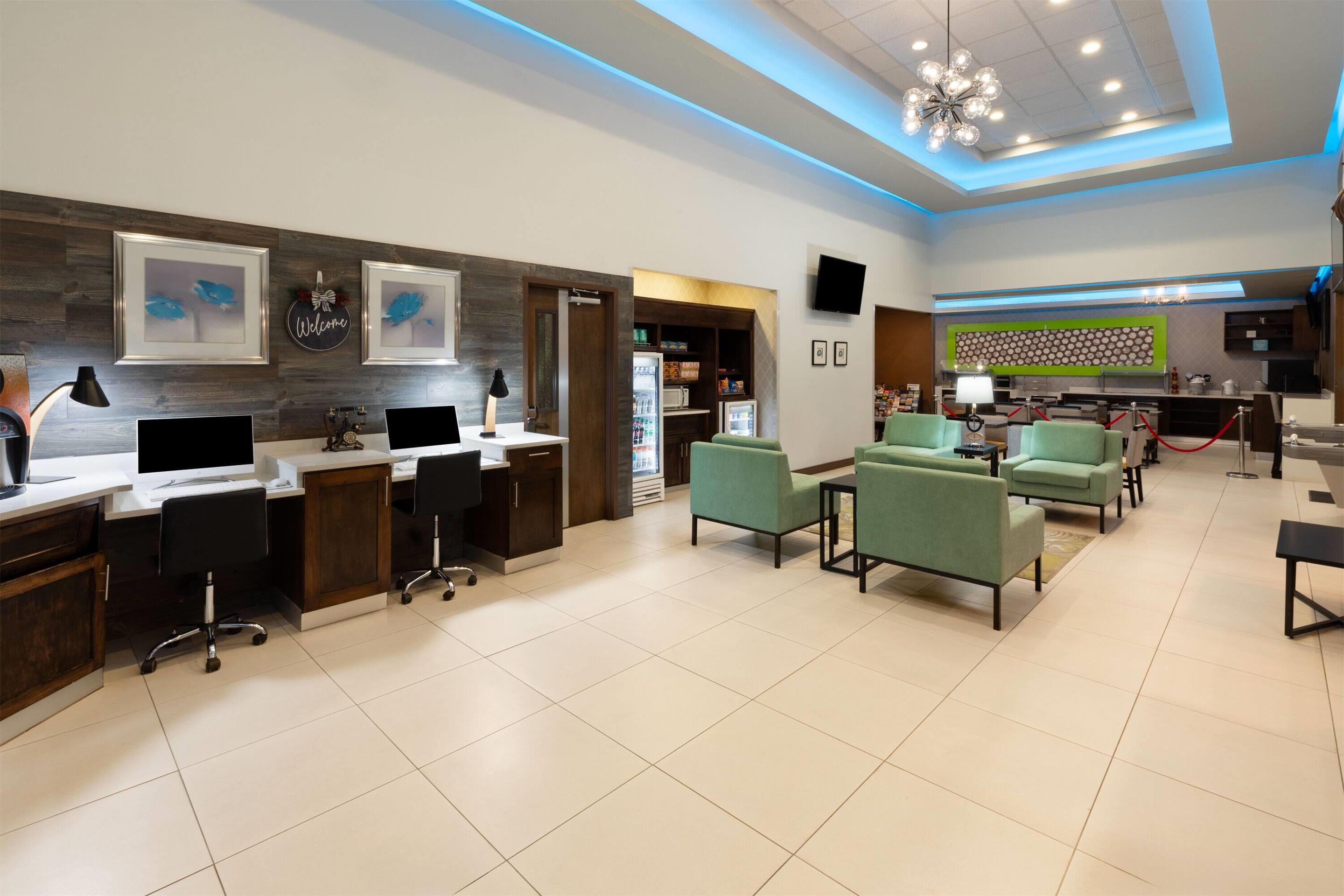 Lobby | Ramada by Wyndham El Paso