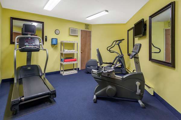 Fitness/ Exercise Room - Howard Johnson Inn Mystic - I-95, Exit 90