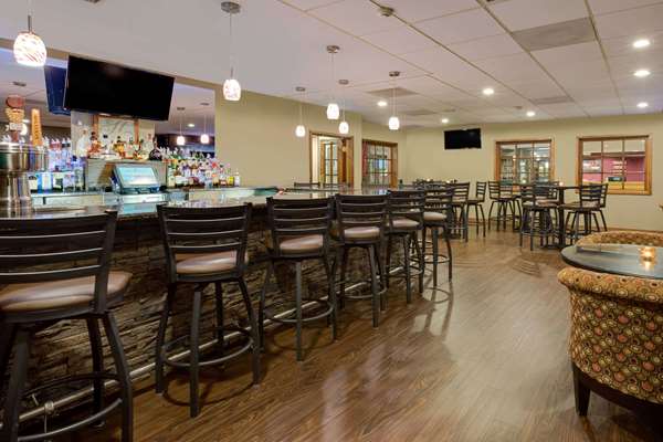 Bar - Ramada Inn Marquette