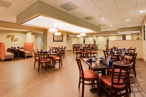 Restaurant - Ramada Inn Marquette