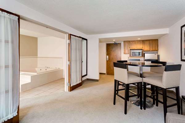 Suite - Ramada Inn Marquette