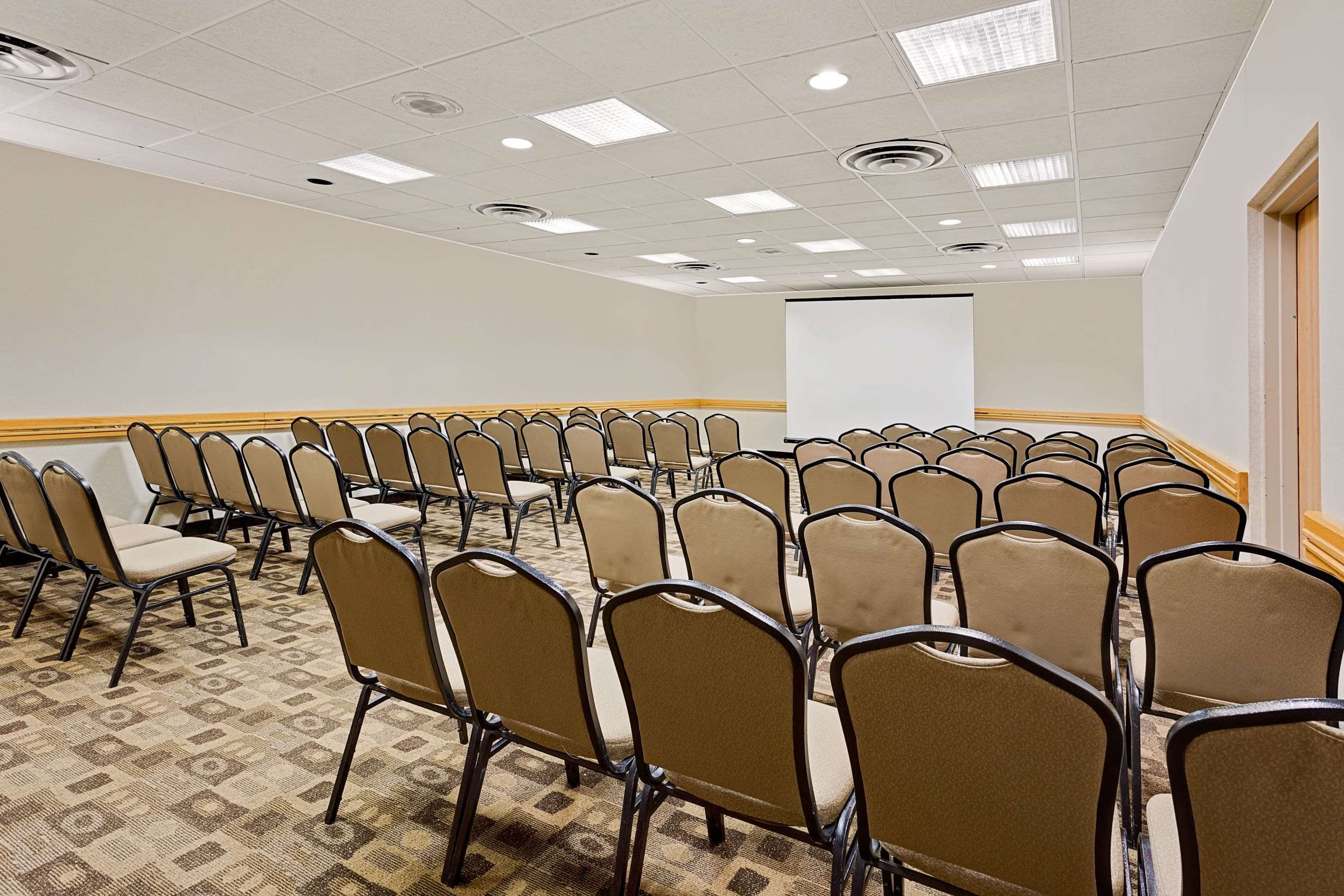 Meeting Room | Ramada by Wyndham Marquette