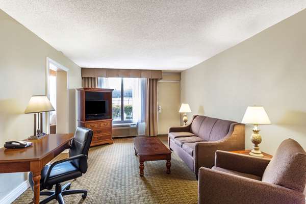 Suite - Ramada Inn Houma