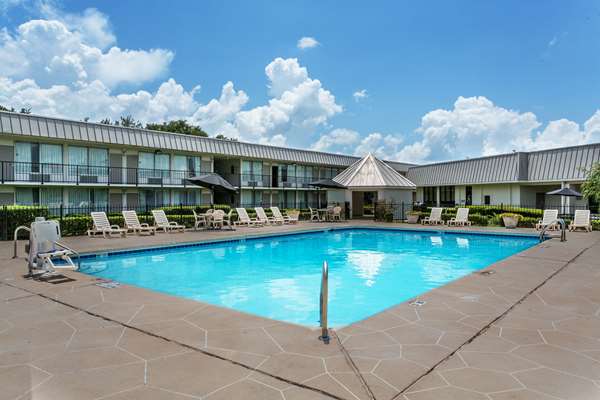 Pool - Ramada Inn Houma