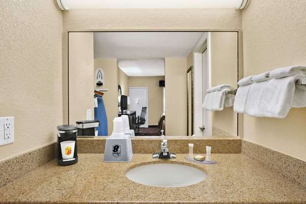  - Quality Inn Tunnel Road Asheville - I-240, Exit 7