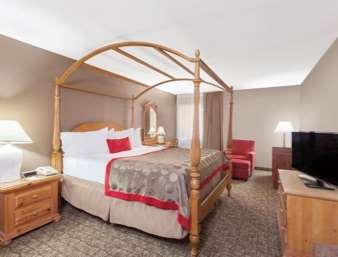 Suite - Ramada Inn University Center Fresno