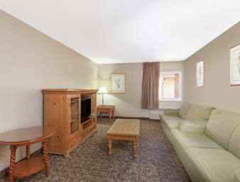 Suite - Ramada Inn University Center Fresno