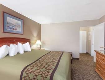 Suite - Ramada Inn University Center Fresno