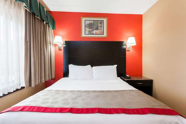 Suite - Ramada Inn Newburgh - I-87, Exit 17