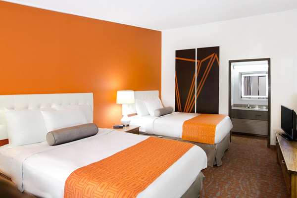  - Howard Johnson Express Inn Wilmington